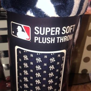 MLB New York Yankees 60 x 50 Blanket brand new